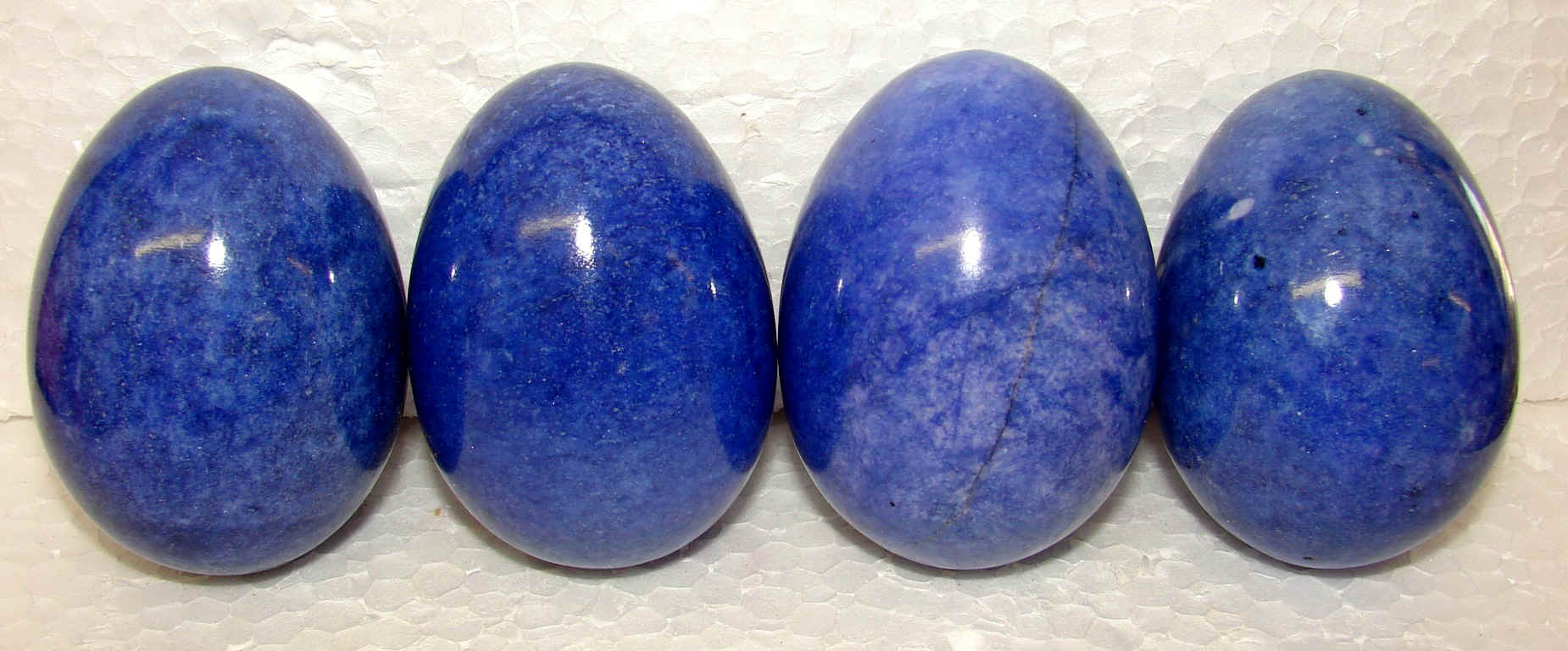 2inchdkblueeggs.jpg (582341 bytes)